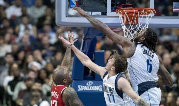  东契奇超远三分绝杀独行侠，欧文空砍四十分难救主