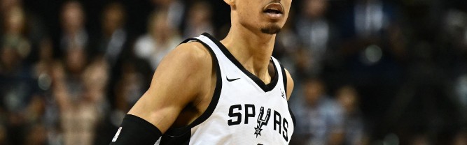  马刺文班亚马双20数据比肩邓肯处子季  