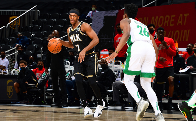  特雷杨超远三分压哨绝杀老鹰险胜绿军  